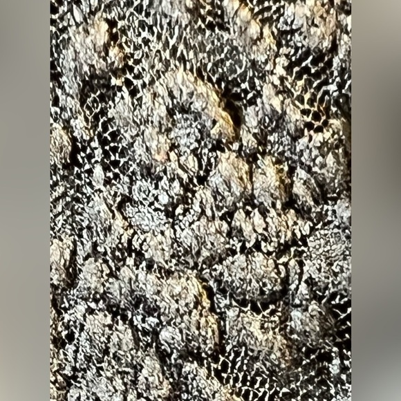 Sale Women’s Top L Black Floral Embroidered Lace 3/4 Length Sleeves - Picture 6 of 11